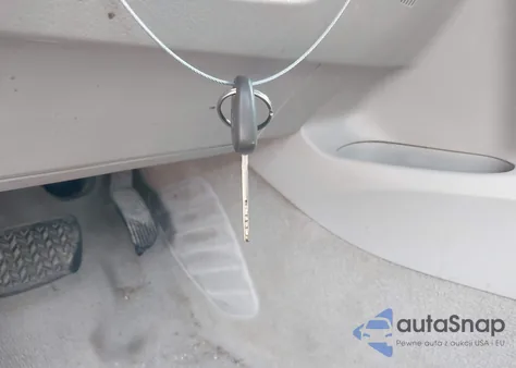 2010 Toyota Camry Le z USA, uszkodzony, nr VIN 4T4BF3EK6AR011910